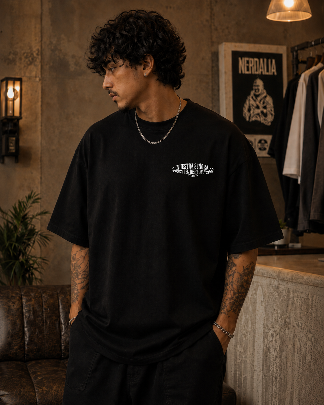 Playera Nuestra señora del deploy vista de frente; el nombre va pequeño al pecho